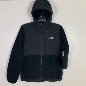 M North Face Women’s Denali hooded black fleece